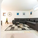 Σπίτι διακοπών Two-bedroom In Trilj
